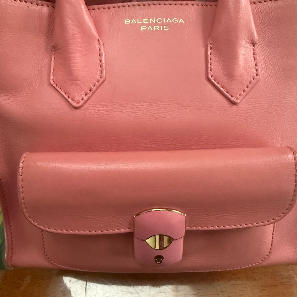Balenciaga Pink Tote Bag with Structured Design and Leather Finish